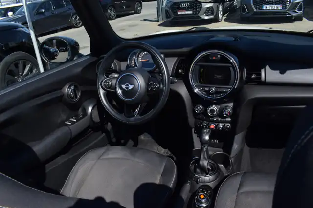 Mini Hatch view 11