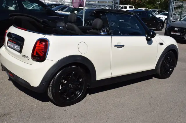 Mini Hatch view 10