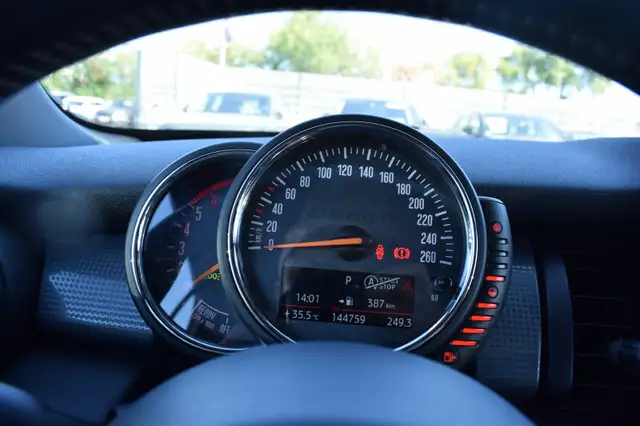 Mini Hatch view 3