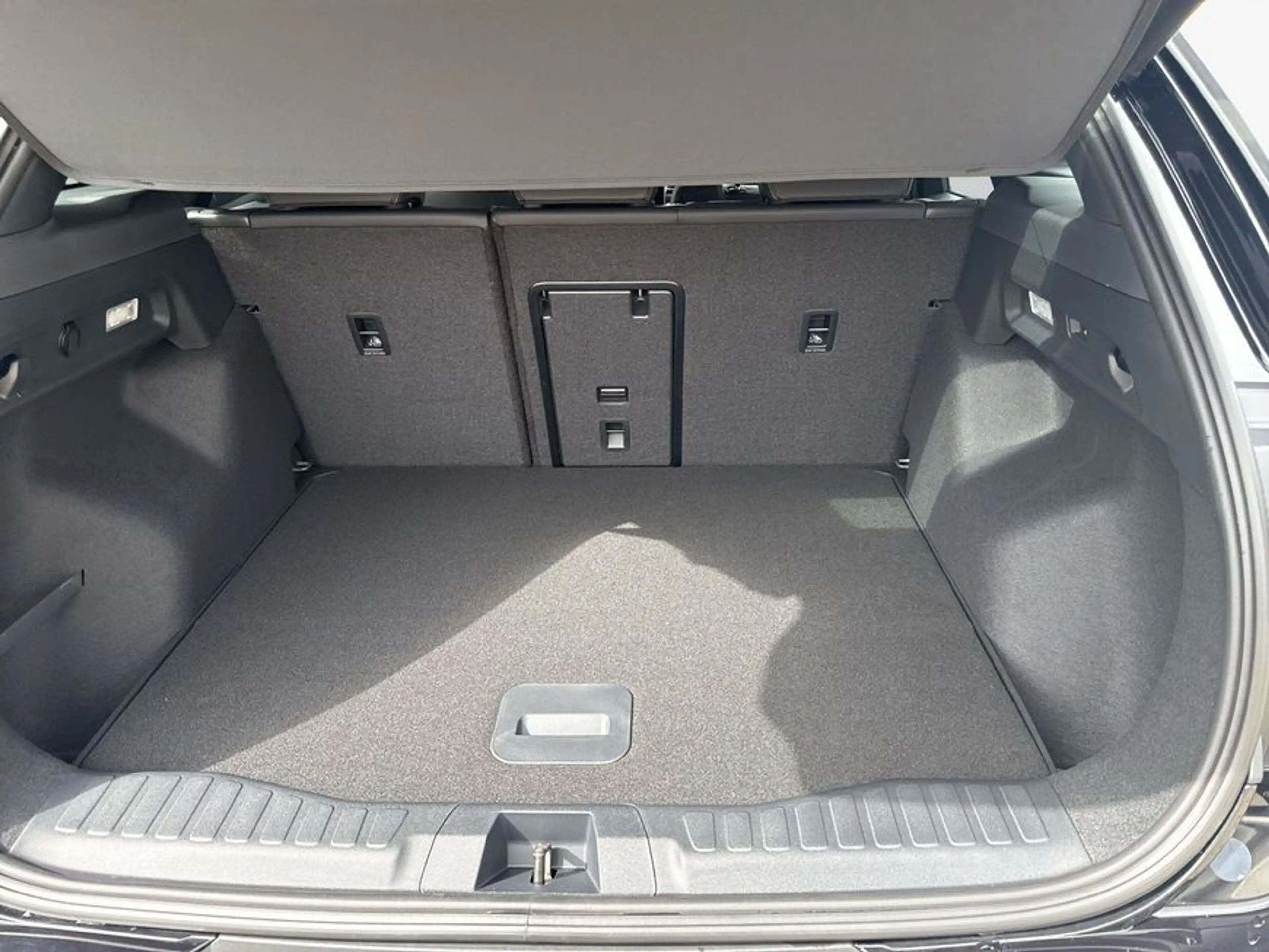 Ford Explorer Elektromotor mit Standard Range RWD 52kWh — photo 9