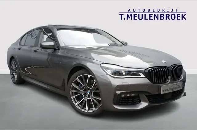 BMW 750 7-serie 750i xDrive M sportpakket, camera rondom