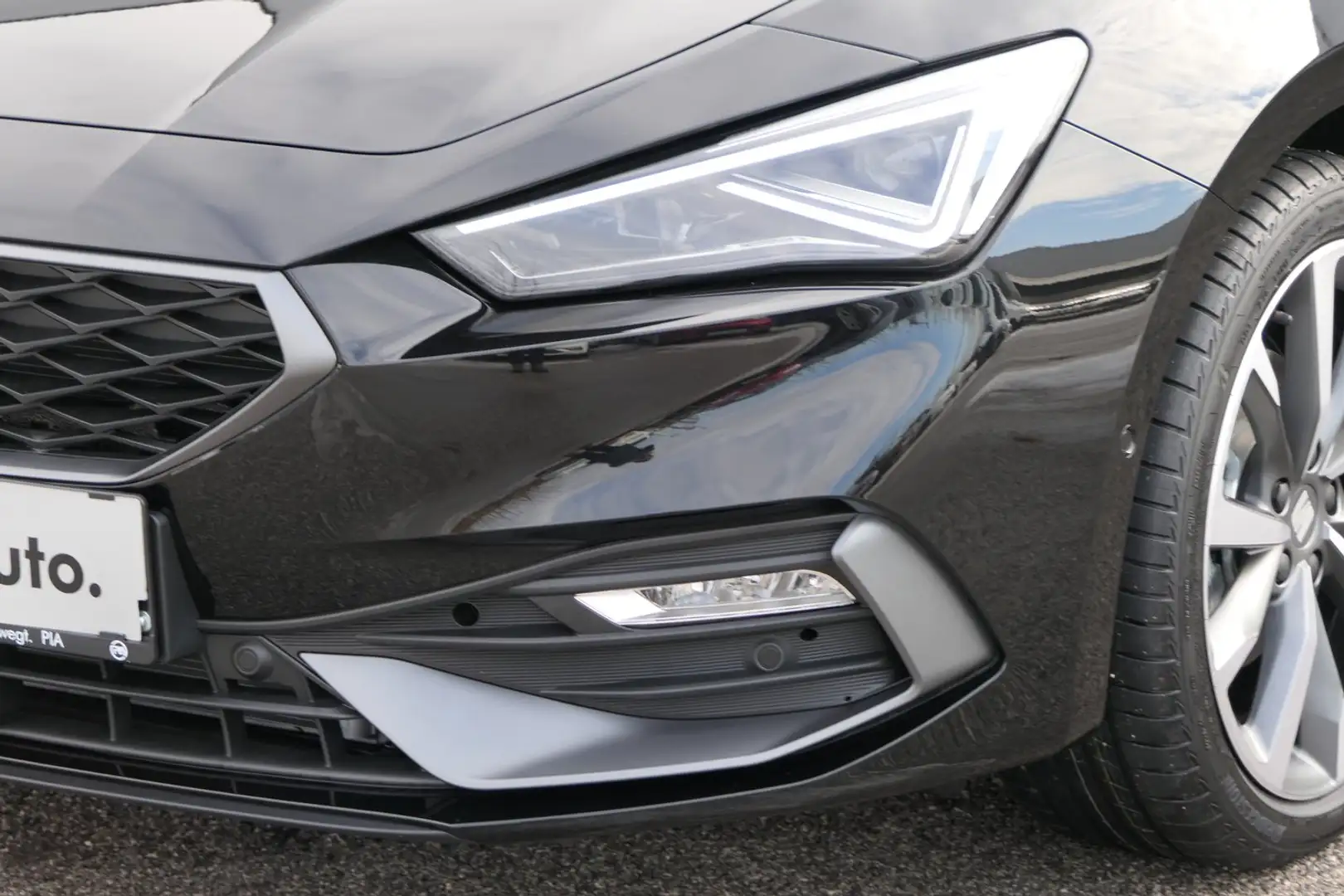 SEAT Leon FR Edition 1.5 TSI 115 PS Schwarz - 2