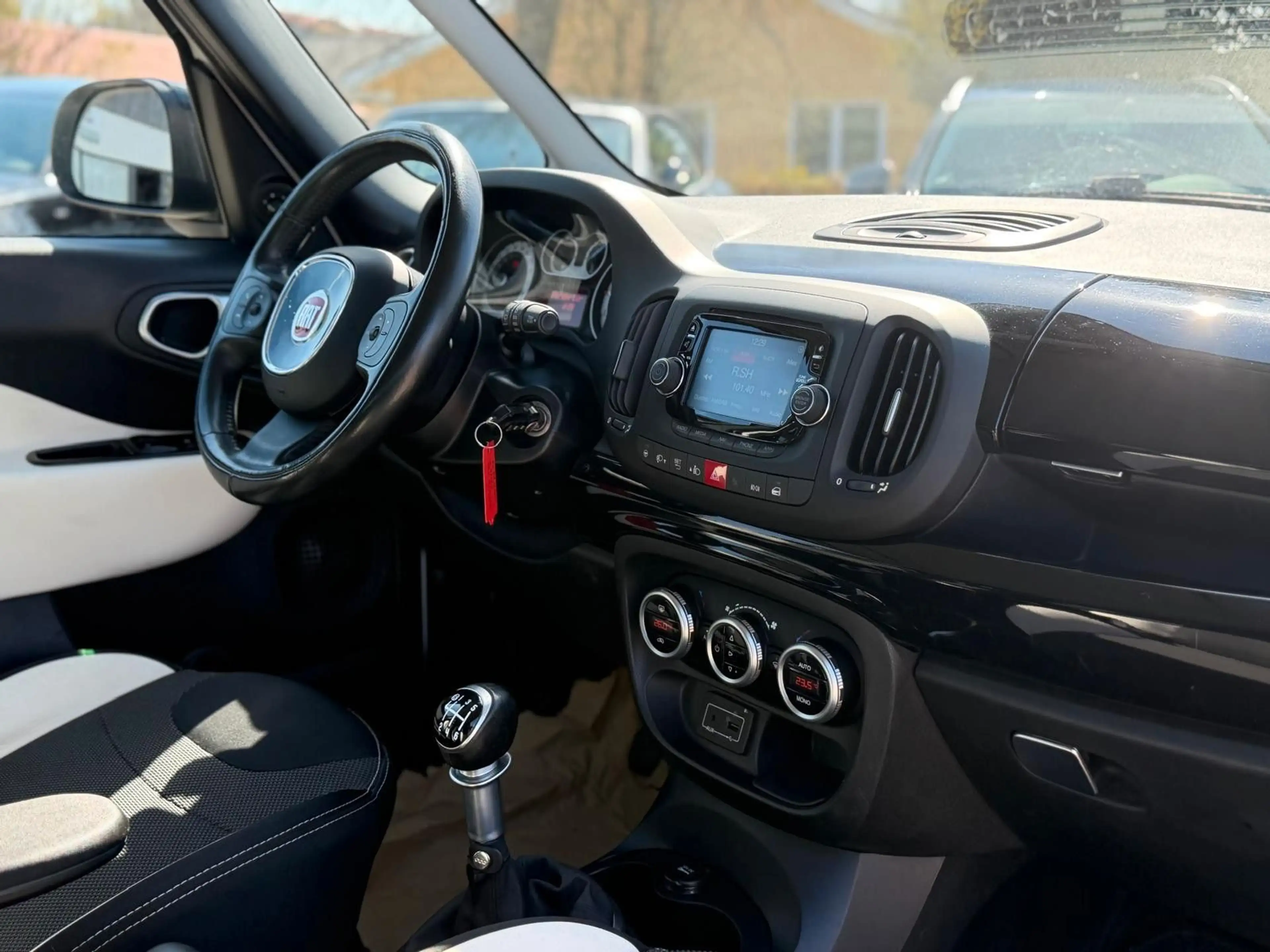 Fiat 500L 500L TREKKING NAV TEMPO SHZ — photo 11