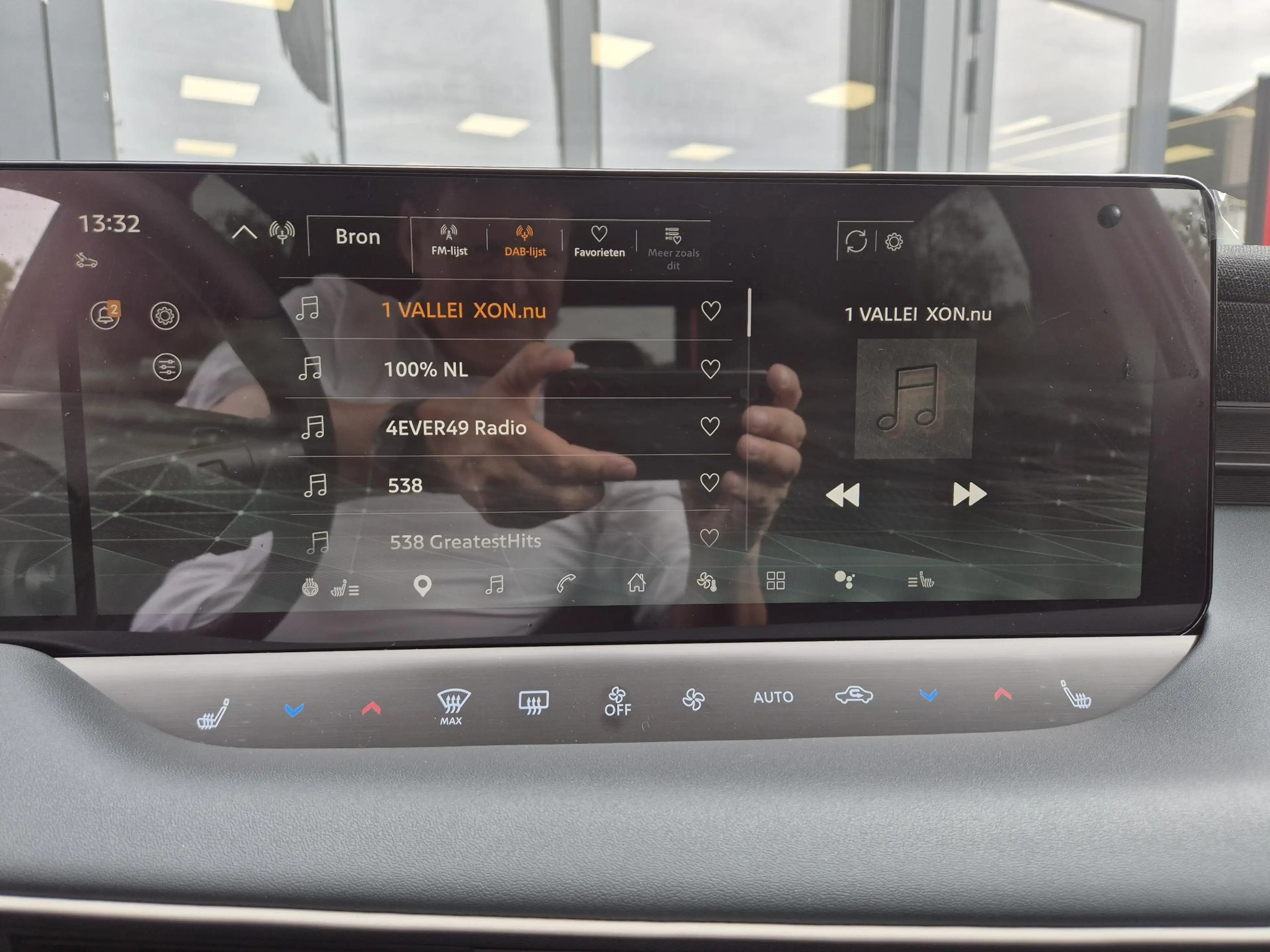 Nissan Leaf Evolve 75 kWh | Bose | Leder | Panoramadak | Actie — photo 44