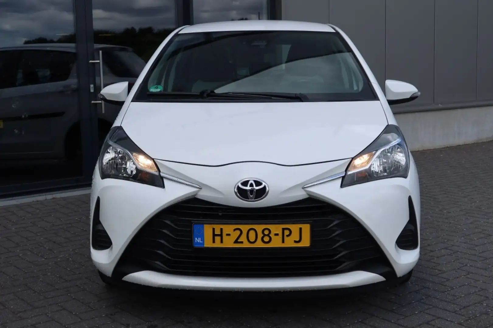 Toyota Yaris 1.0 VVT-i Connect 5drs. Airco, Carplay, Camera Wit - 2