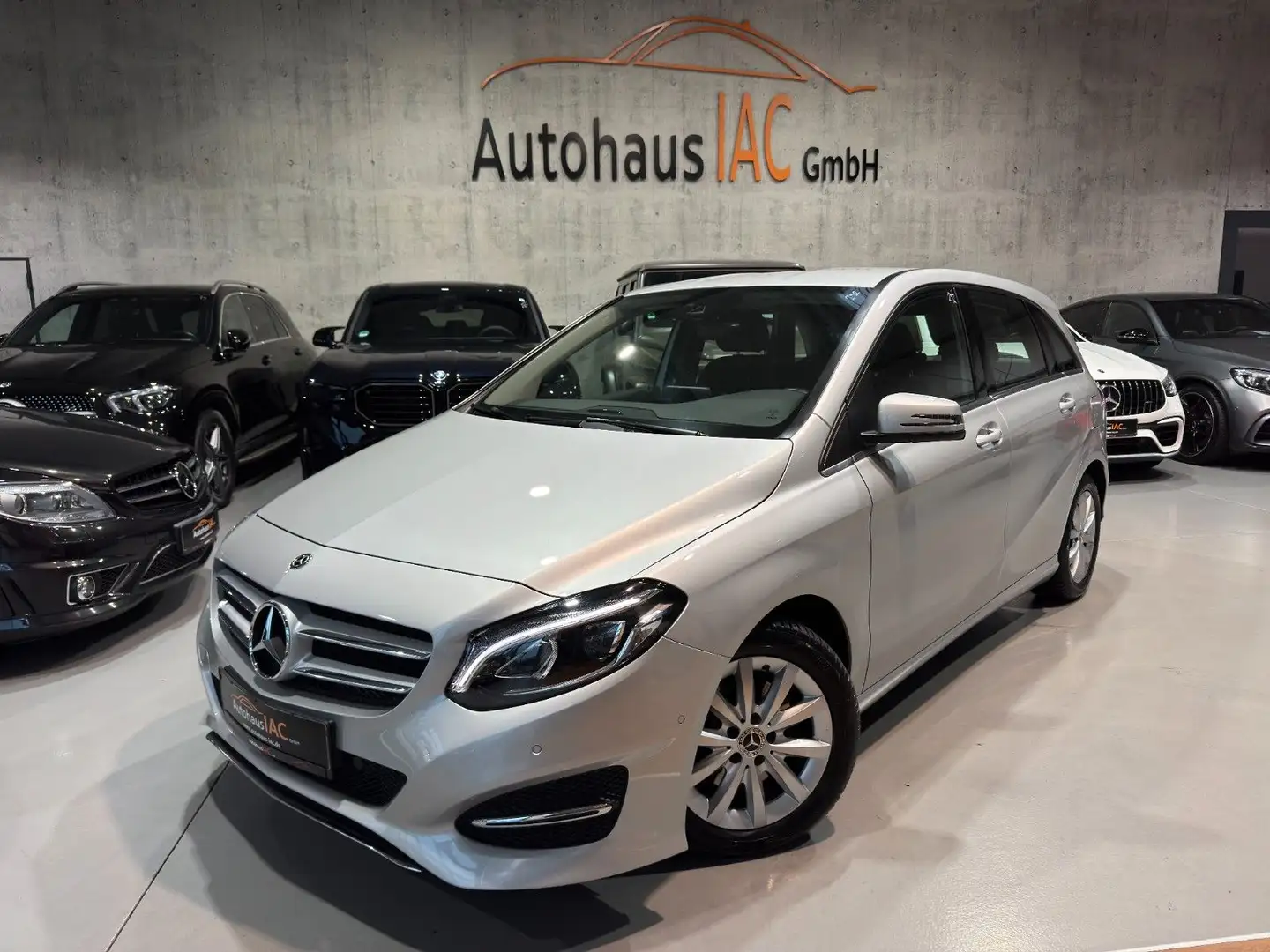 Mercedes-Benz B 180 /AHK/TEMPOMAT/LED/PDC/ Silber - 1