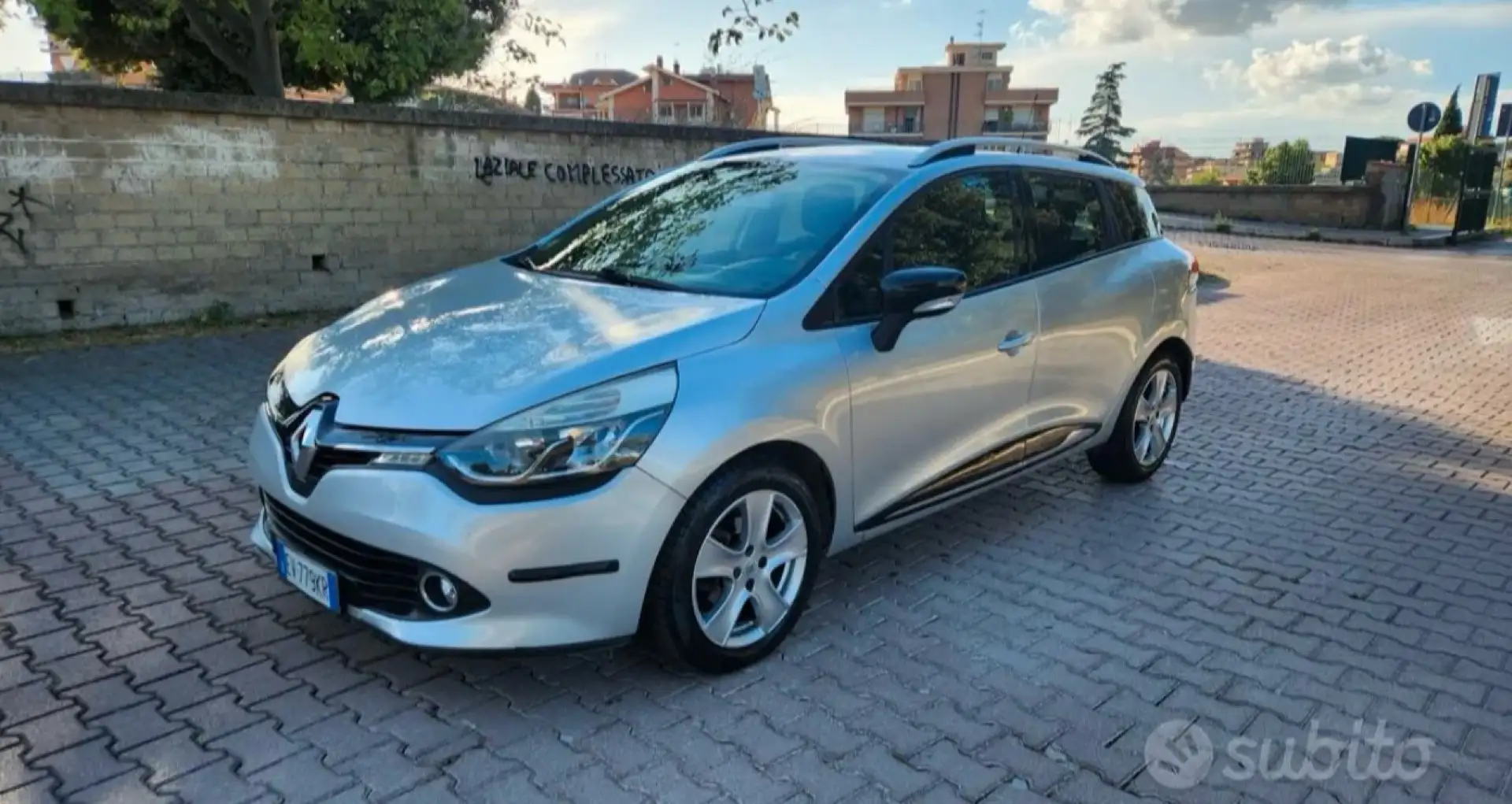 Renault Clio 1.2 16V 75 Grandtour Dynamique - 1