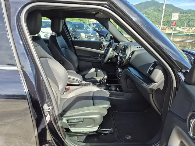 Mini Cooper Cooper view 9