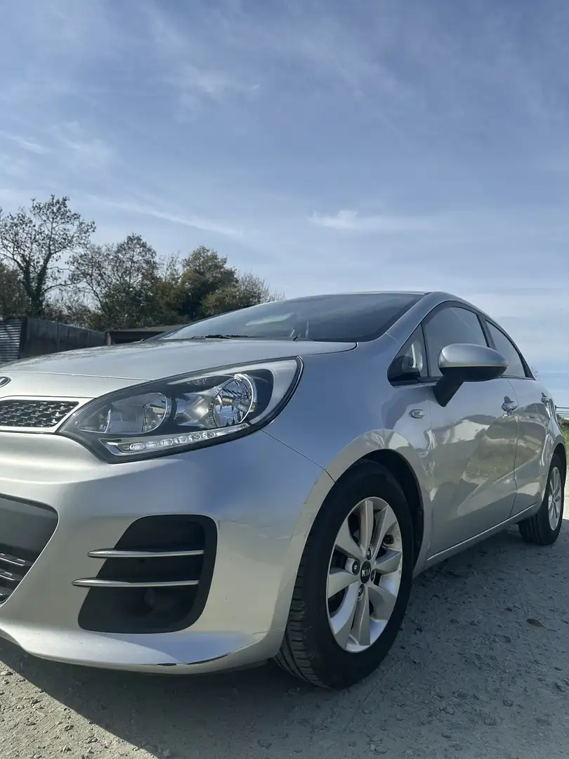 Kia Rio Rio 1.2L 85 Motion Gris - 1