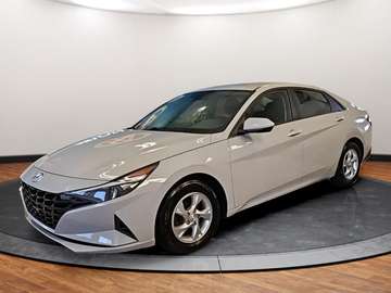 ESSENTIAL CLEAN CARFAX! BACK UP CAMERA!