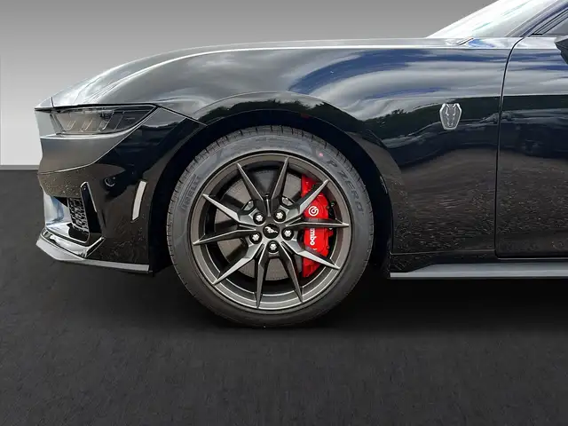 Ford Mustang view 4