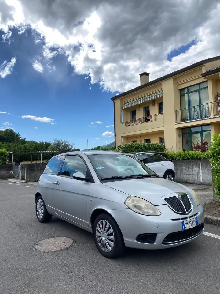 Lancia Y 1.2 8v LS c/airbag, foto 2