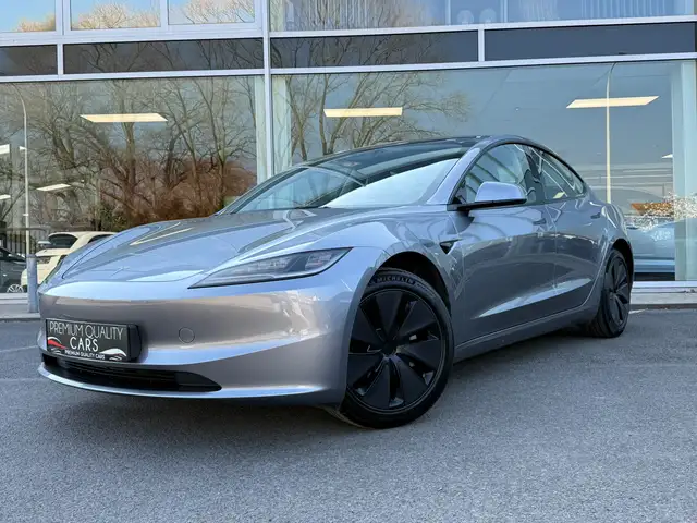 Tesla Model 3 HIGHLAND / QUICKSILVER / SFEERVERLICHTING / PANO /