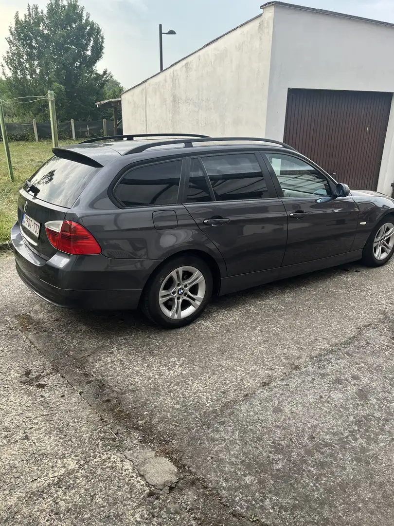 BMW 318 Touring d - 1