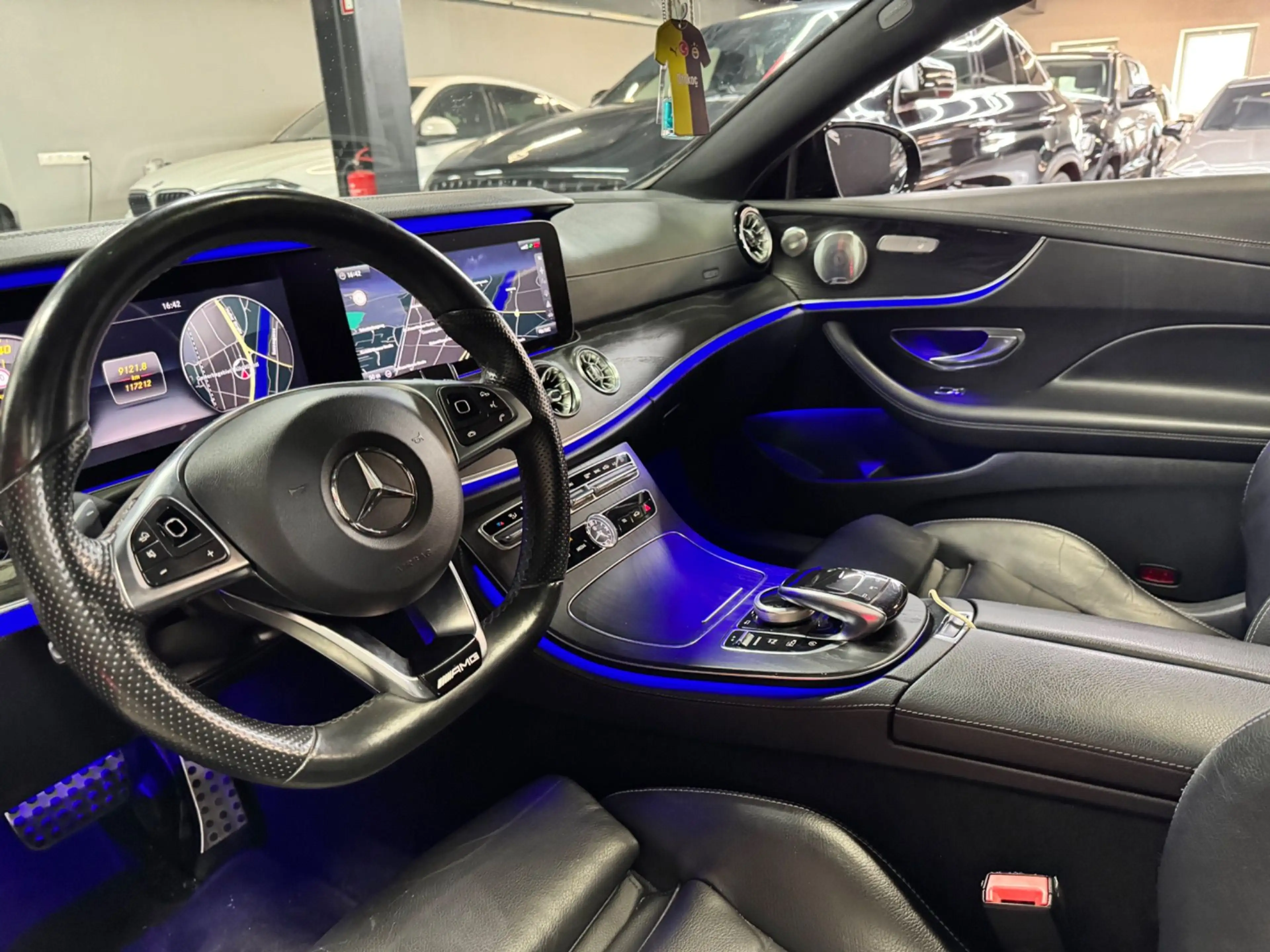 Mercedes-Benz E 220 d Aut.AMG/PANO/WIDESCREEEN/MULTIBEAM/BURMEST — photo 17