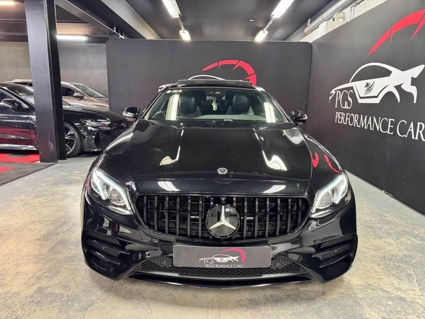 Mercedes-Benz E 220 d Aut.AMG/PANO/WIDESCREEEN/MULTIBEAM/BURMEST Schwarz - 2