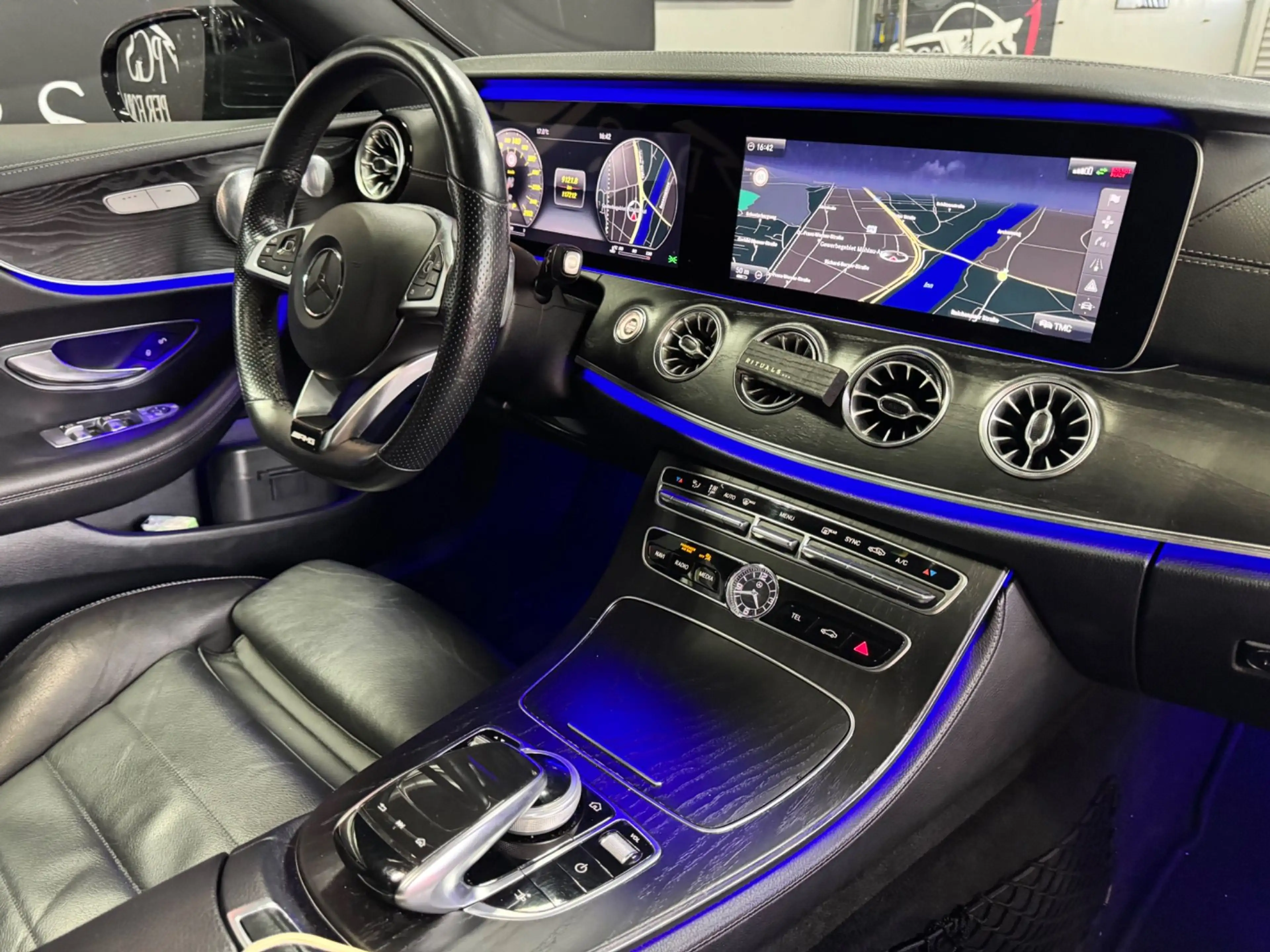 Mercedes-Benz E 220 d Aut.AMG/PANO/WIDESCREEEN/MULTIBEAM/BURMEST — photo 10
