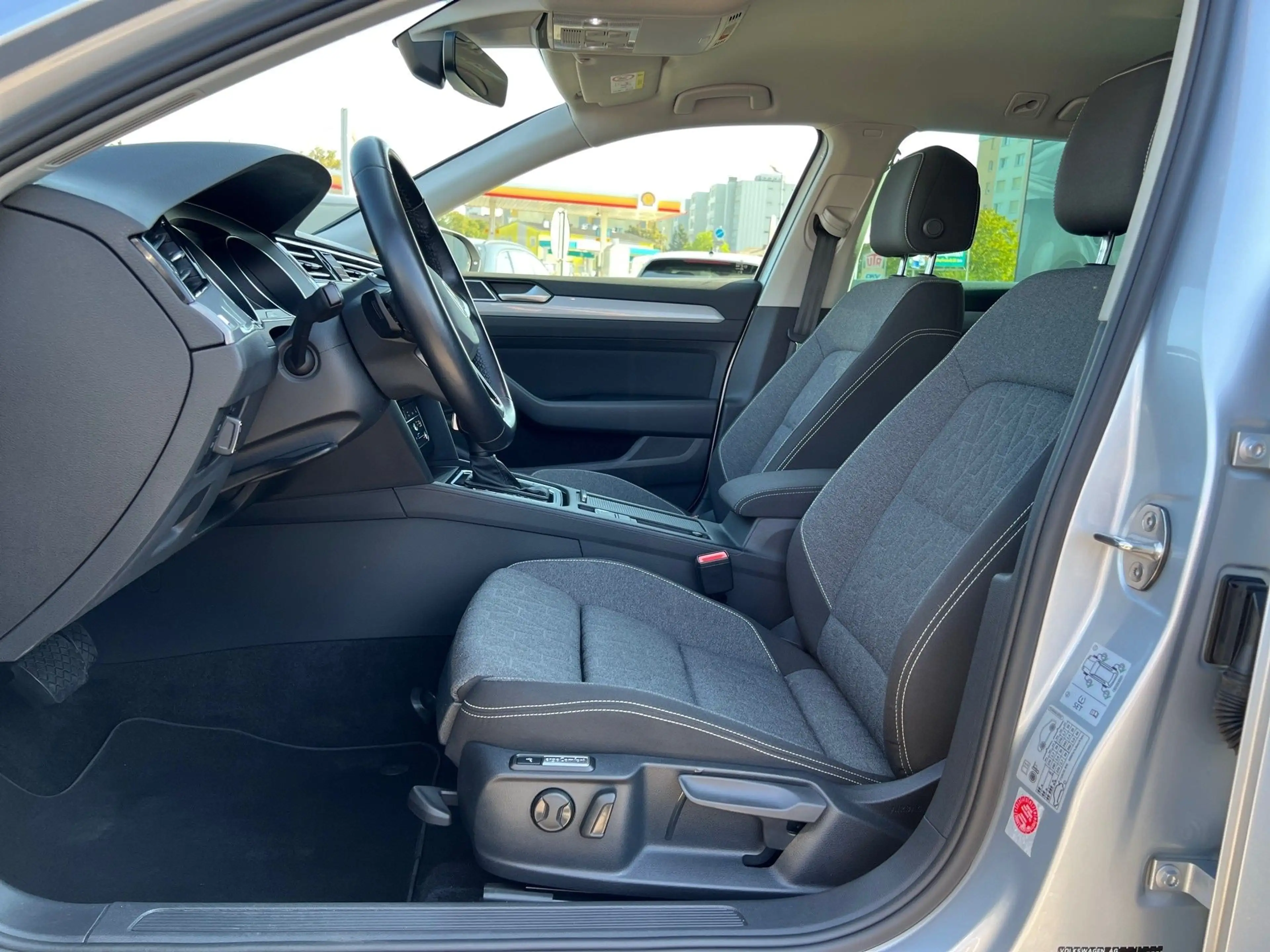 Volkswagen Passat Variant Business 2,0 SCR TDI DSG | AHK — photo 13