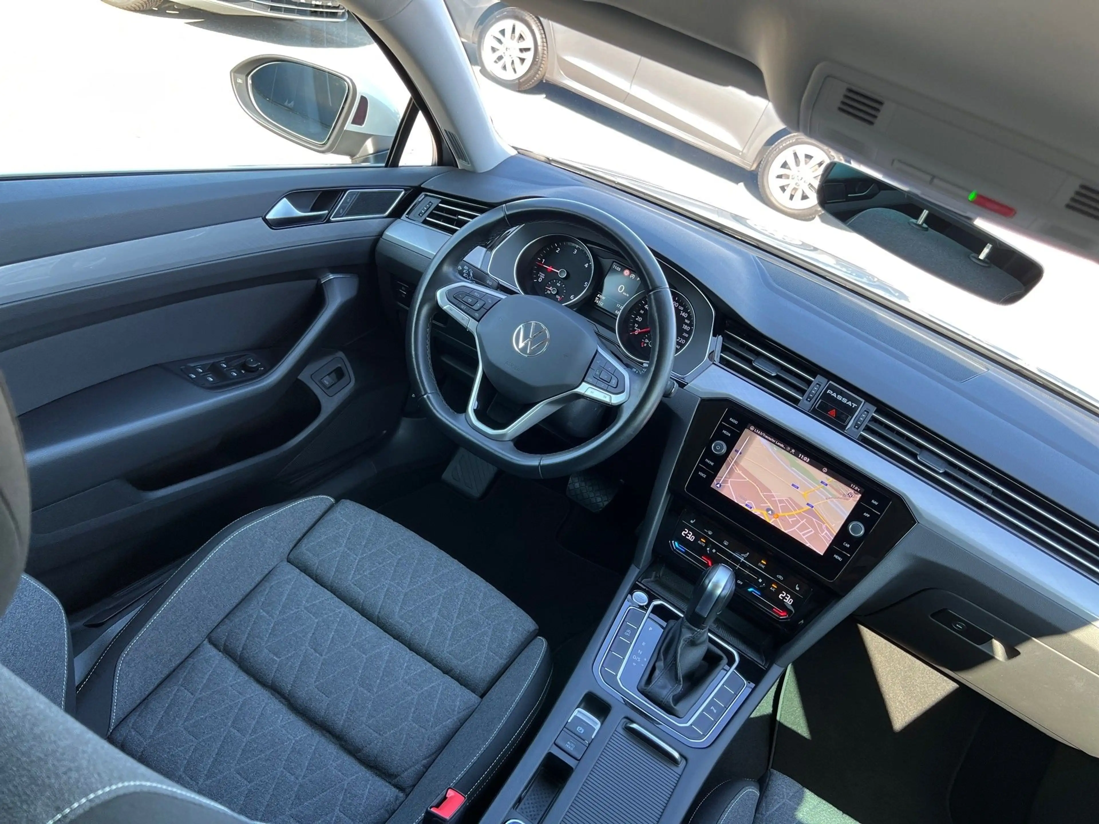 Volkswagen Passat Variant Business 2,0 SCR TDI DSG | AHK — photo 12