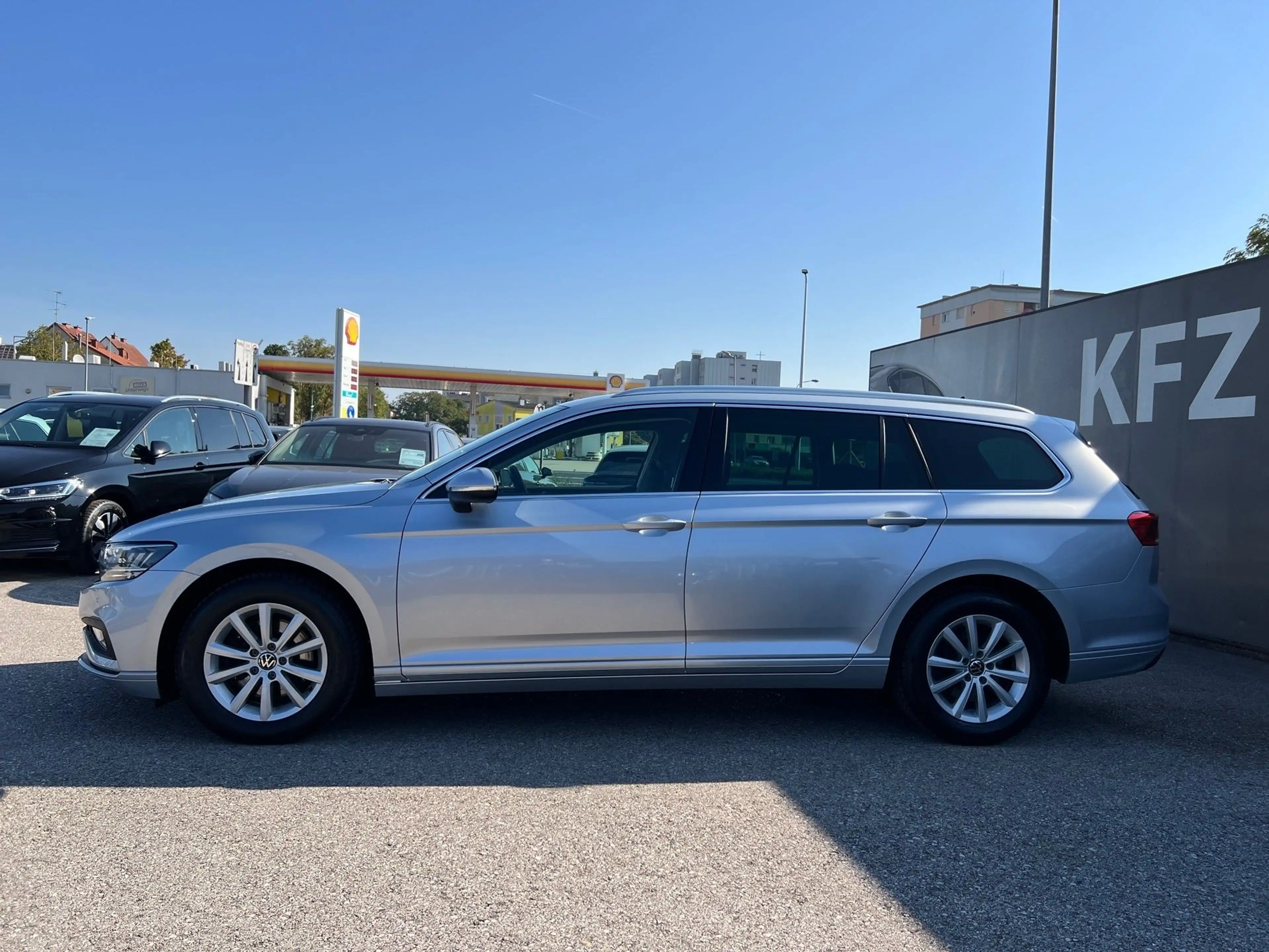 Volkswagen Passat Variant Business 2,0 SCR TDI DSG | AHK — photo 6