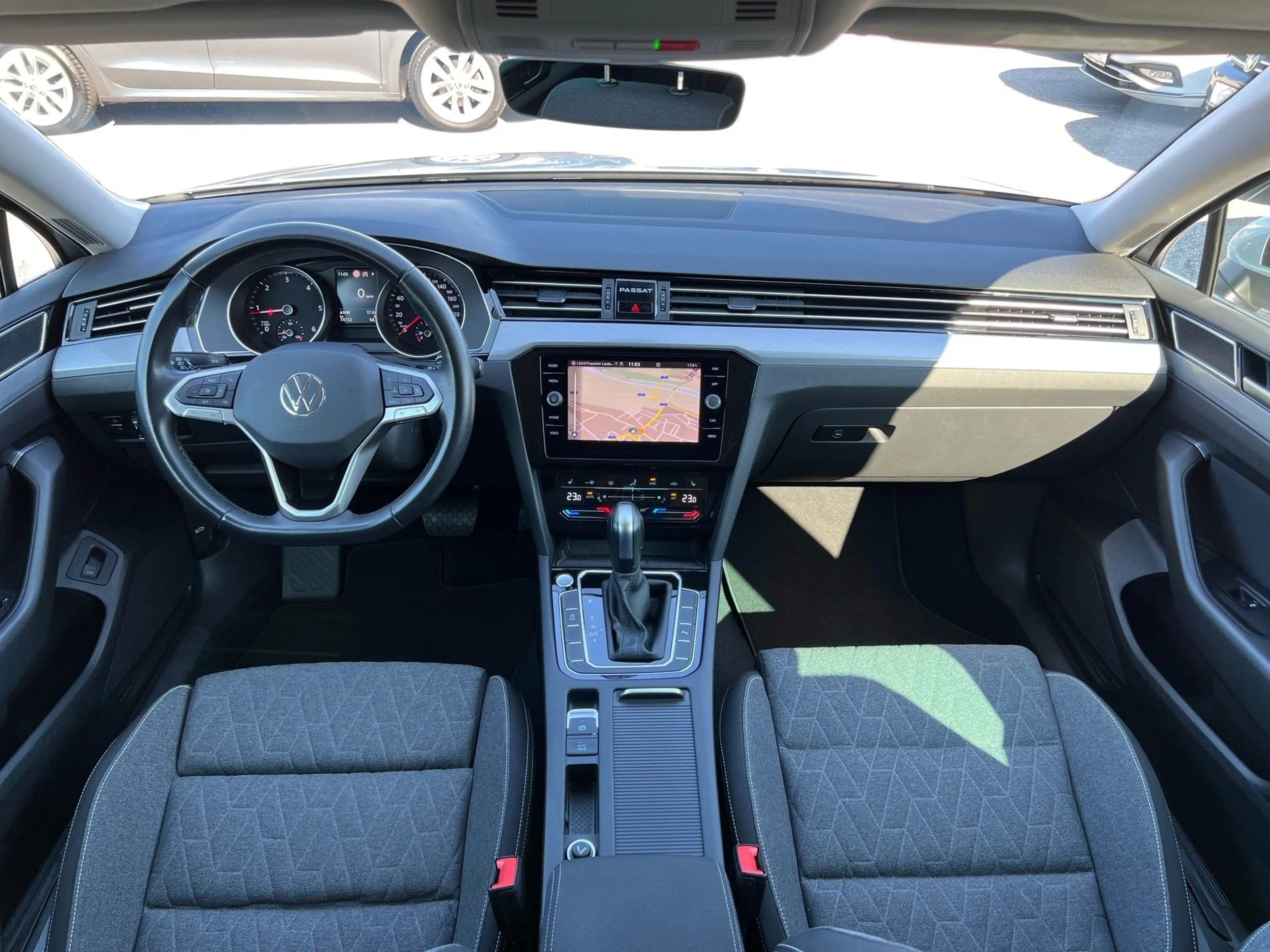 Volkswagen Passat Variant Business 2,0 SCR TDI DSG | AHK — photo 10