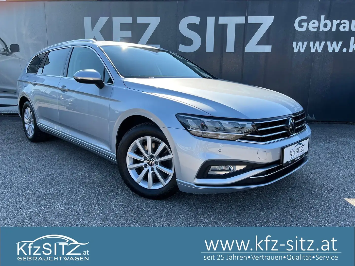 Volkswagen Passat Variant Business 2,0 SCR TDI DSG | AHK Silber - 1