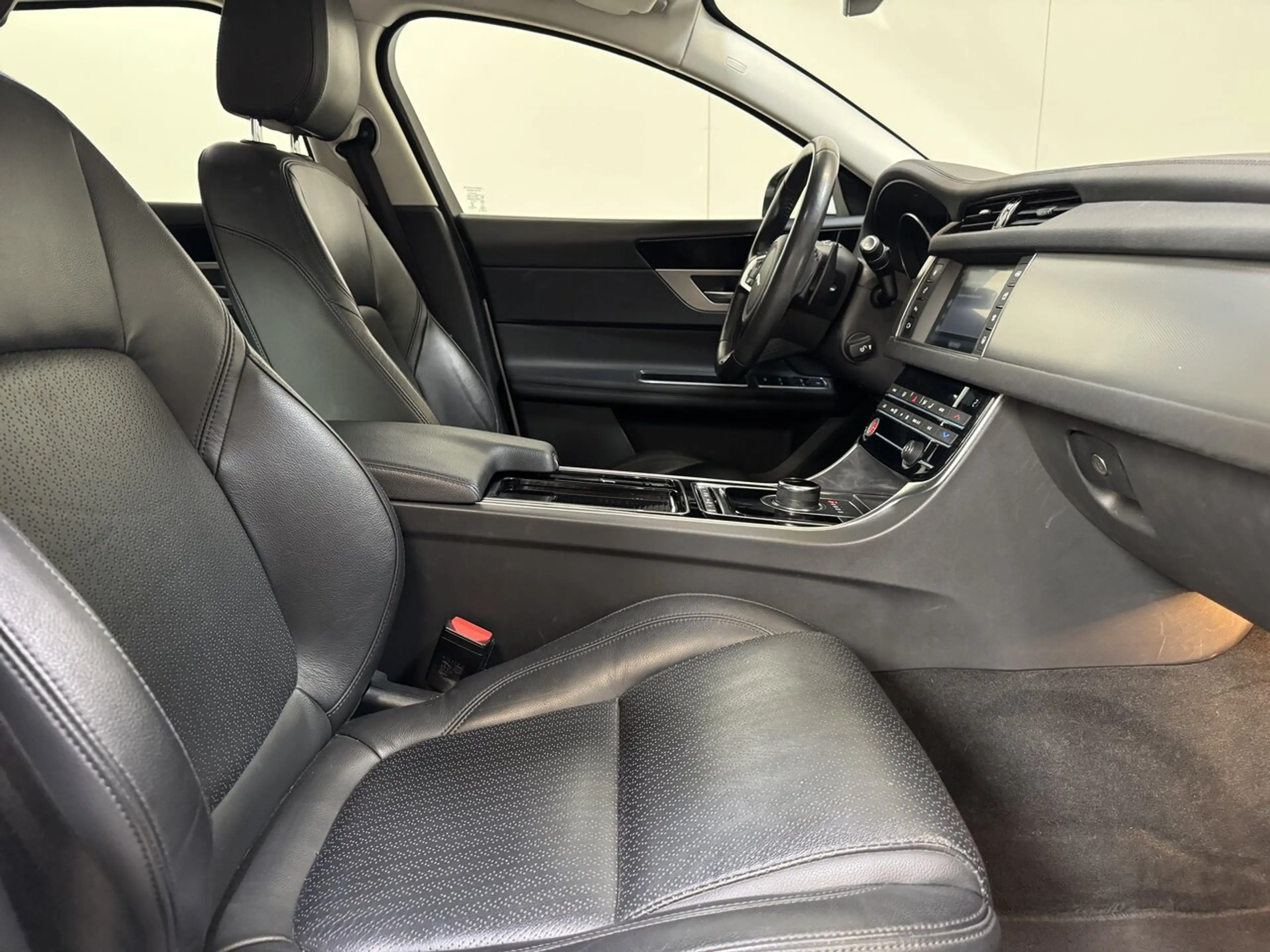 Jaguar XF Estate 2.0d Autom. - Performance - Topstaat! — photo 2