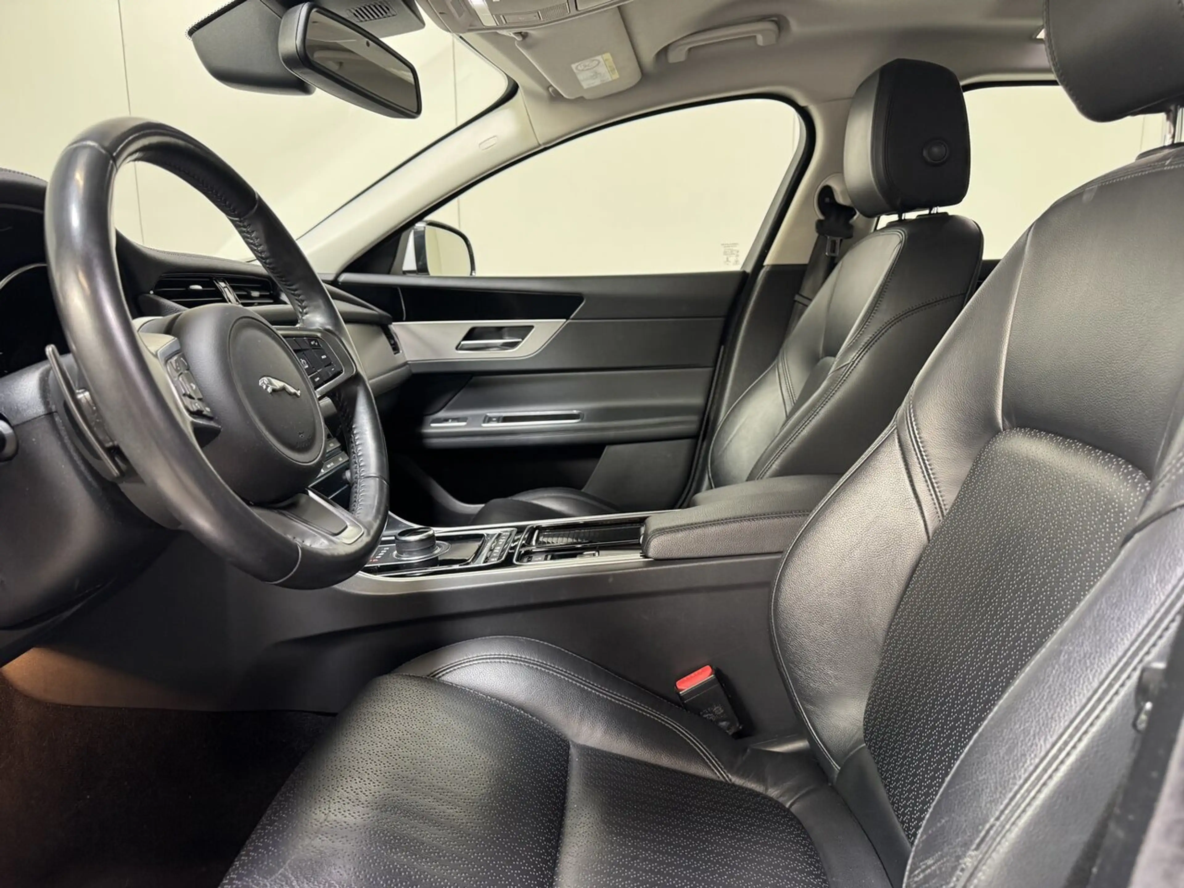Jaguar XF Estate 2.0d Autom. - Performance - Topstaat! — photo 9