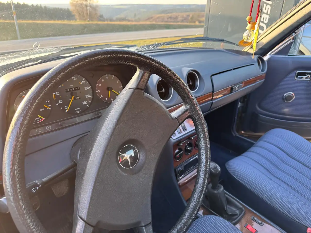 Mercedes-Benz 230 CE, foto 6