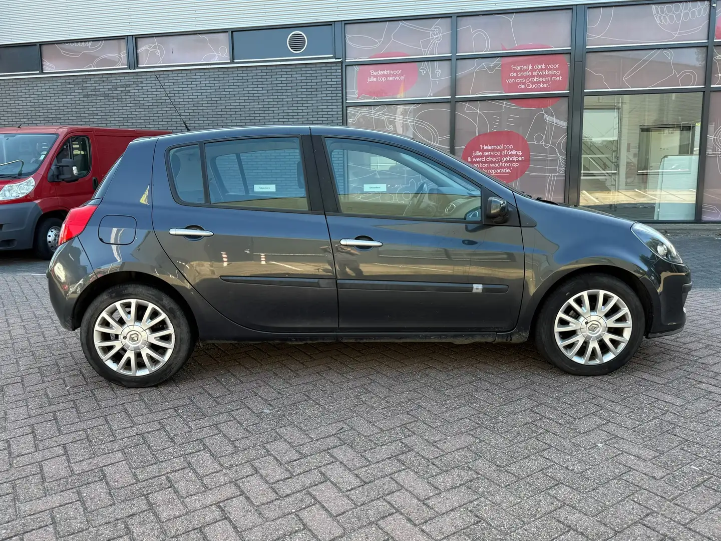 Renault Clio 1.4-16V Dynamique Luxe NEW APK 5 DR Grijs - 2