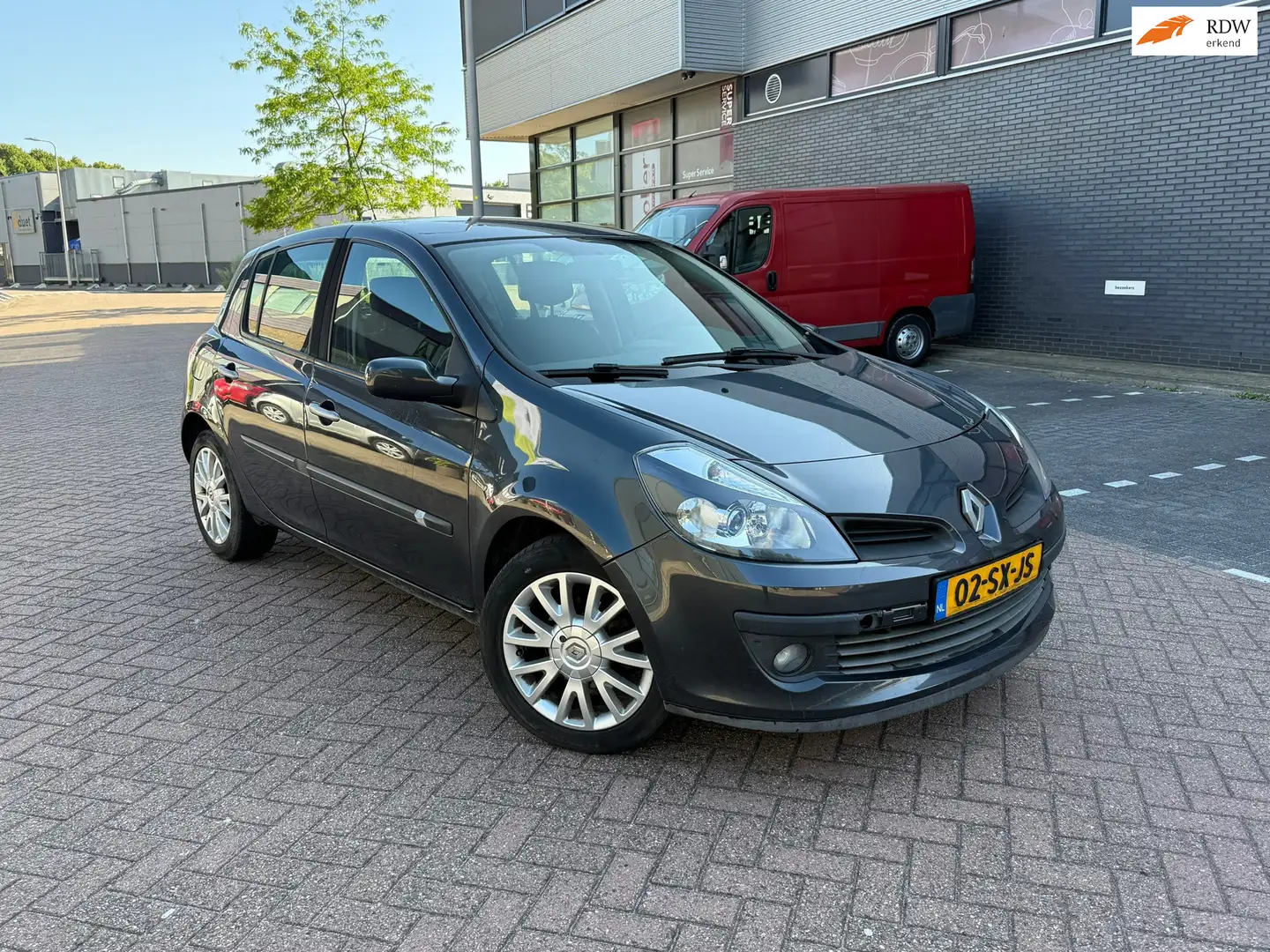 Renault Clio 1.4-16V Dynamique Luxe NEW APK 5 DR Grijs - 1