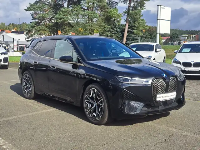 BMW Ix view 3
