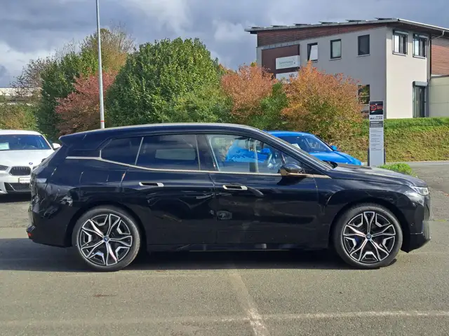 BMW Ix view 8