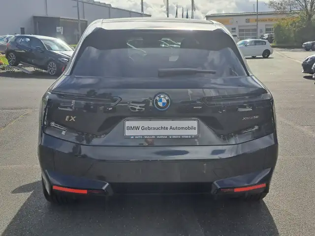 BMW Ix view 9