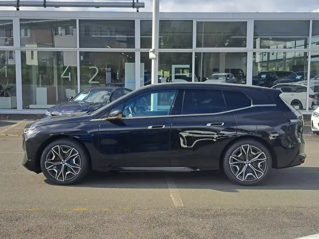 BMW Ix view 6