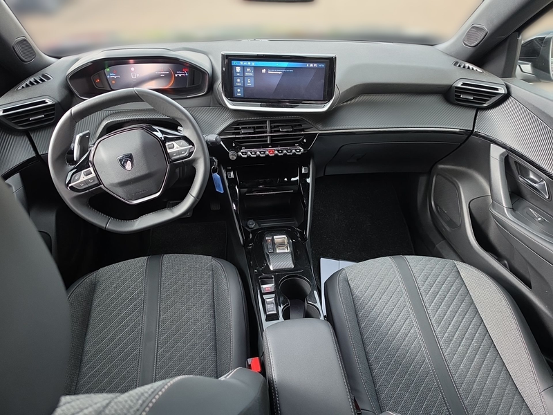 Peugeot 2008 1.2 PureTech 130 Allure LED PDC Navi Kamera — photo 9