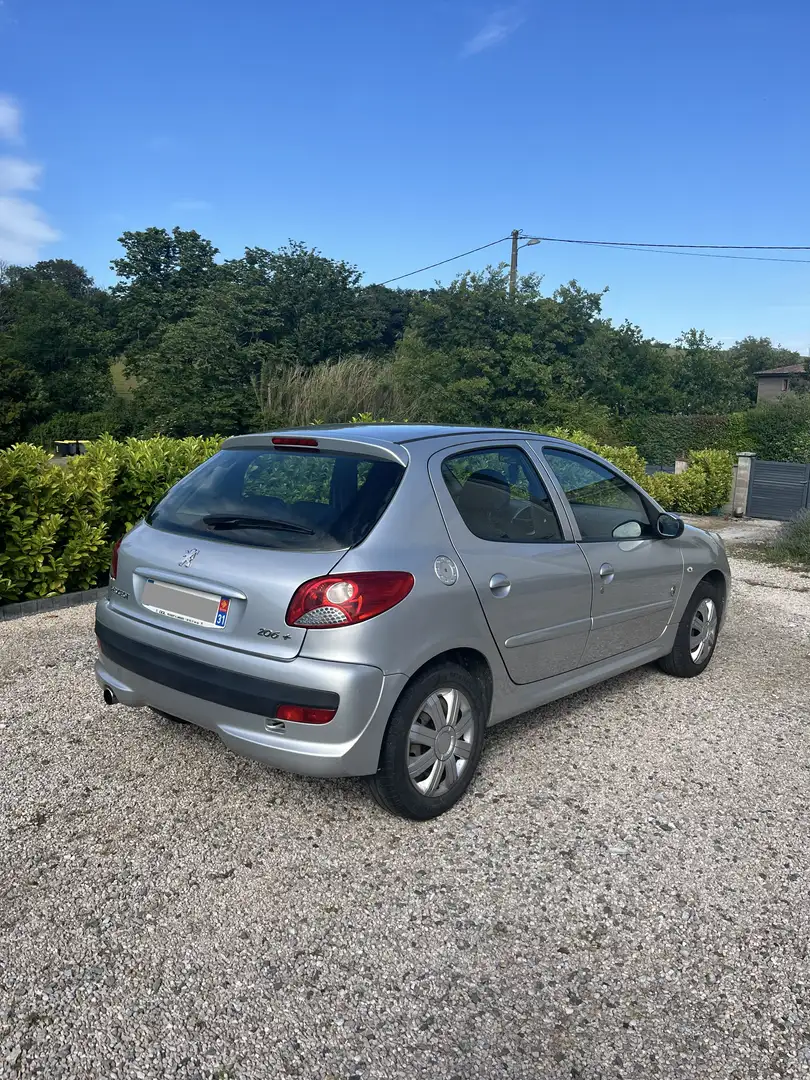 Peugeot 206 206  1.4 HDi 68ch FAP BLUE LION Génération Argent - 2