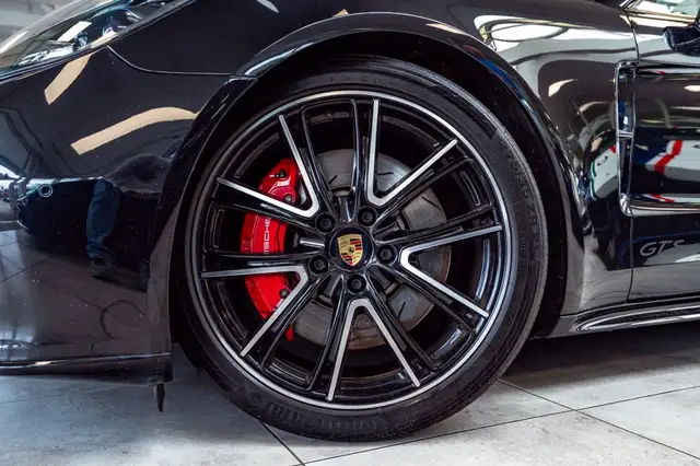 Porsche Panamera view 11