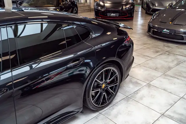 Porsche Panamera view 13