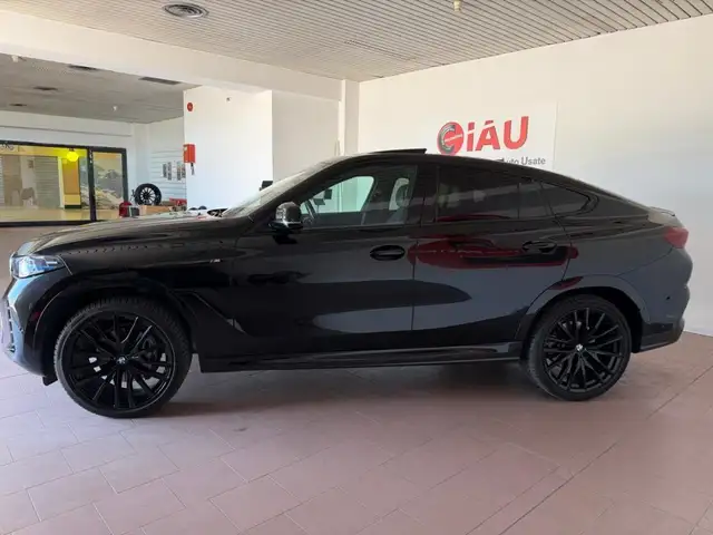 BMW X6 view 9