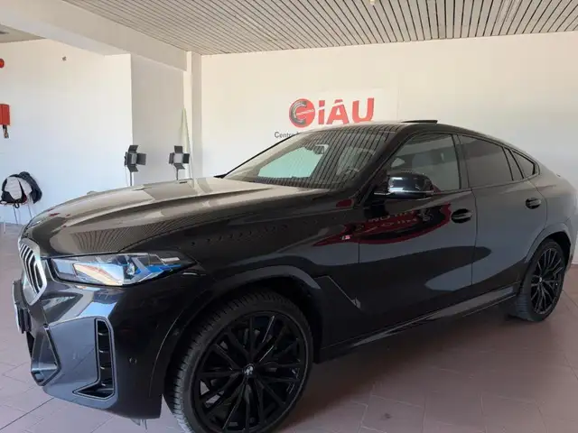 BMW X6 view 3