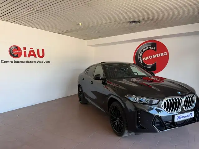 BMW X6 view 4