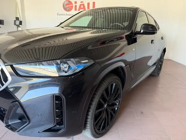 BMW X6 view 10
