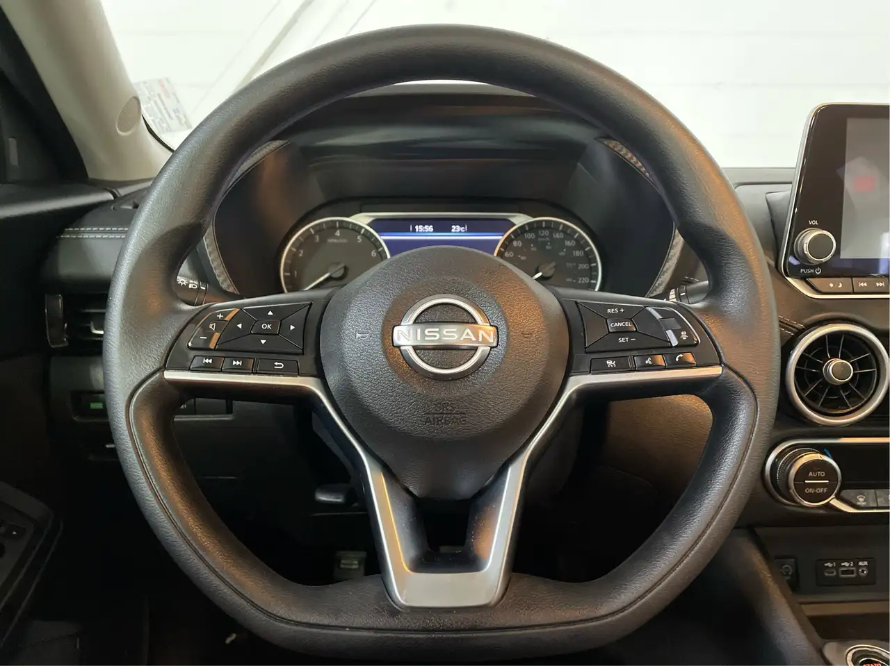 Nissan Sentra снимка Nissan Sentra