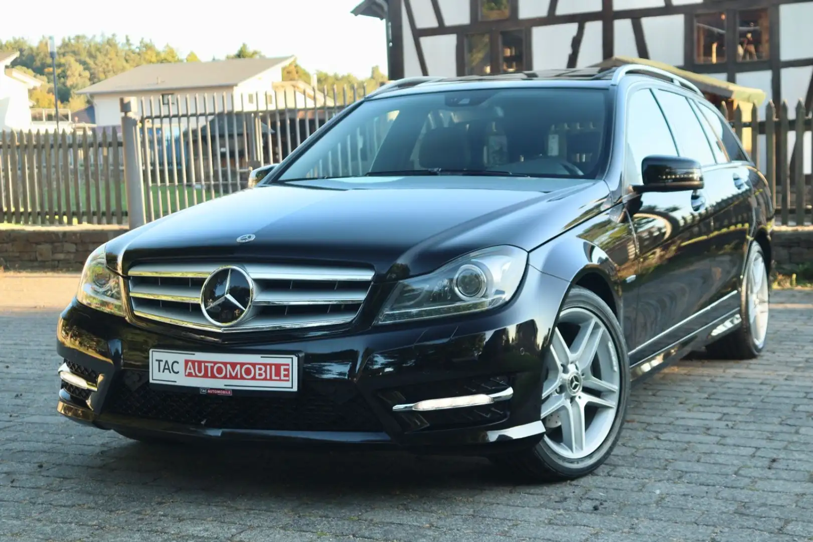Mercedes-Benz C 220 C220 T CDI AMG-Paket Bi-Xen*Leder*H&K*Sdach*ACC Noir - 1