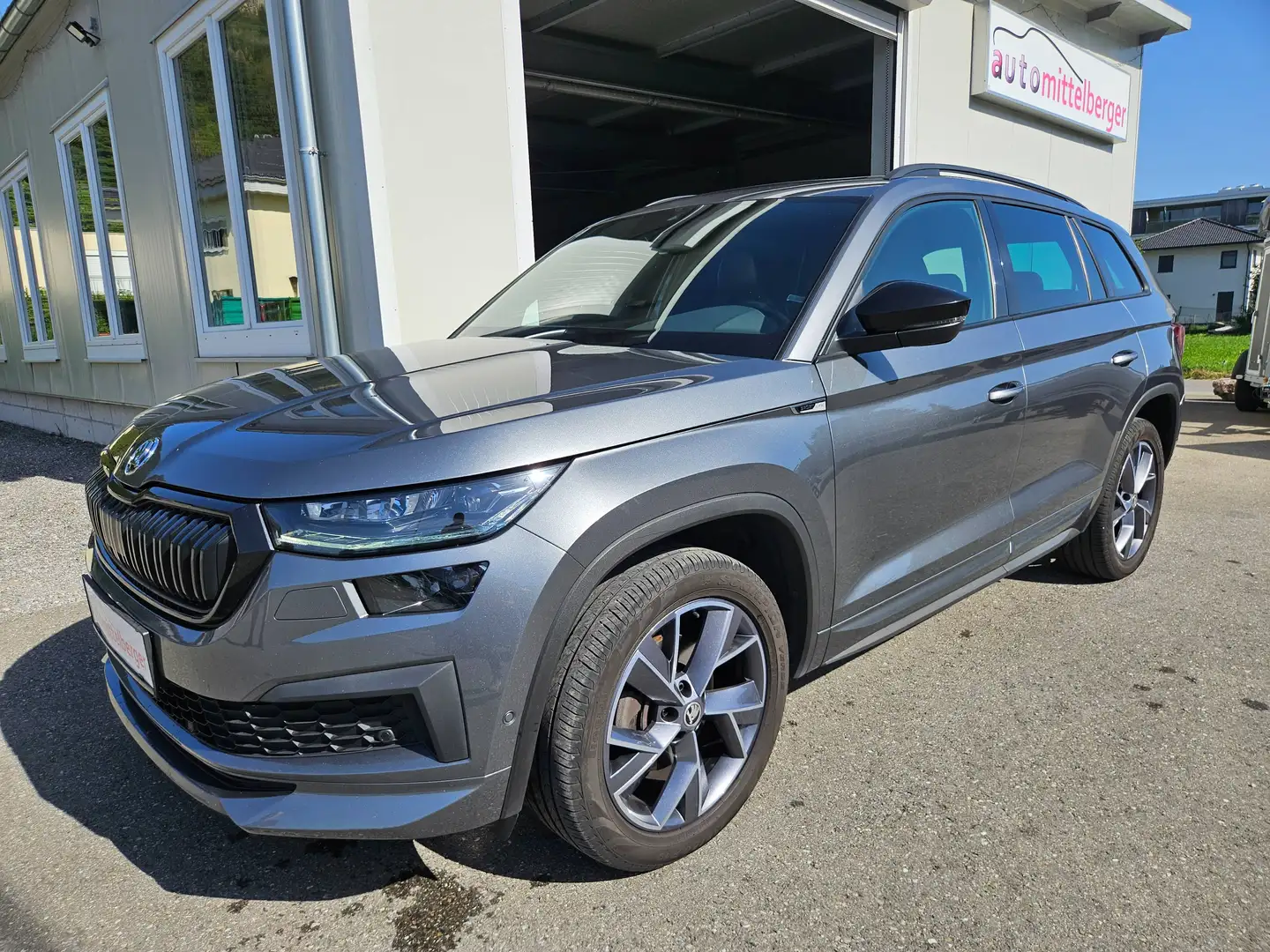 Skoda Kodiaq Sportline TDI DSG 4x4 "TOP Ausstattung" Standheizung Grau - 1