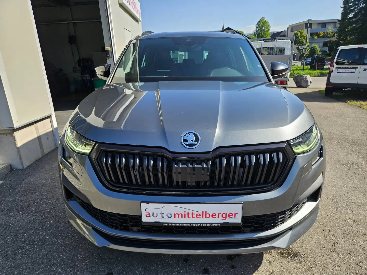 Skoda Kodiaq Sportline TDI DSG 4x4 "TOP Ausstattung" Standheizung Grau - 2