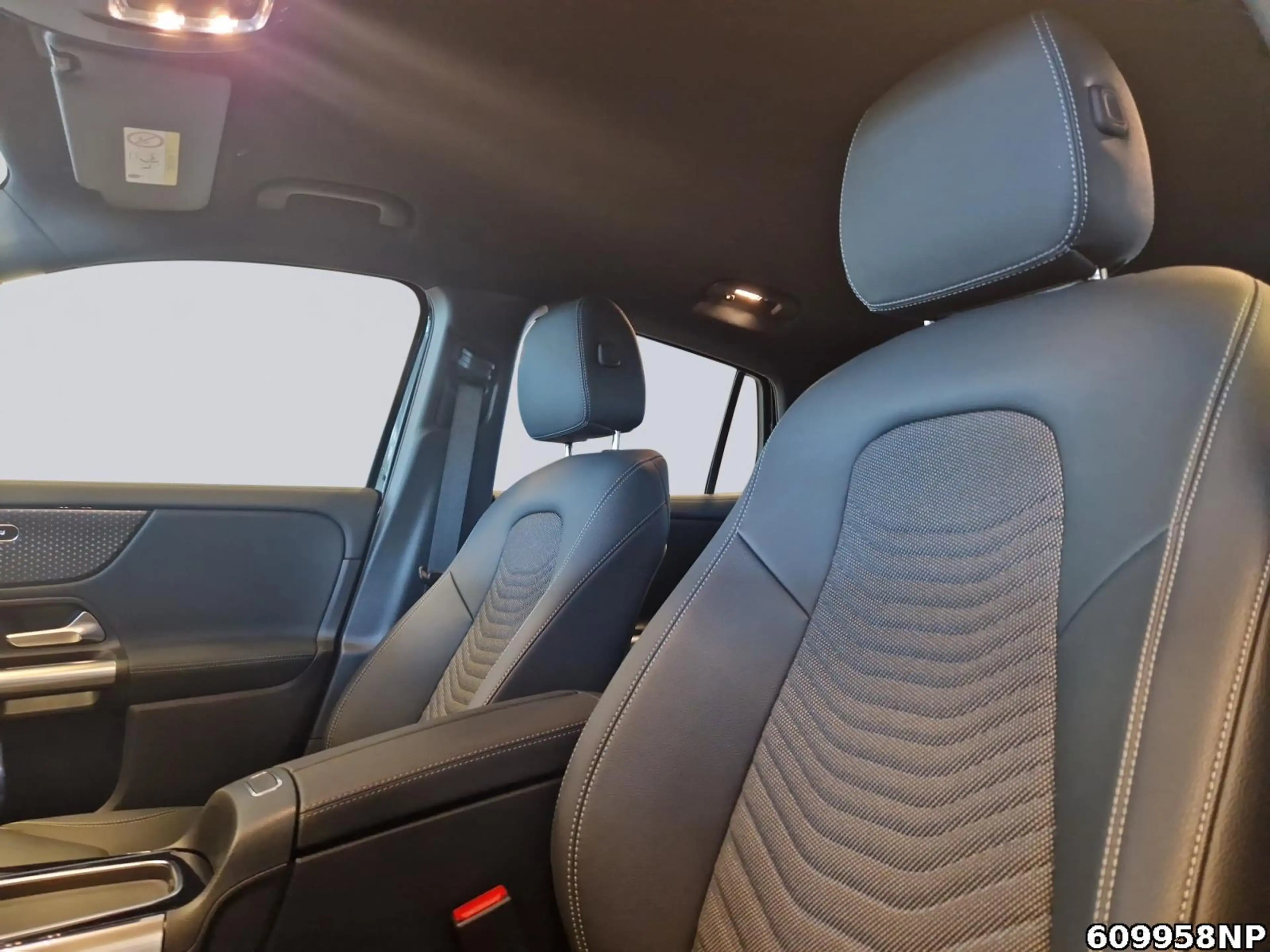 Mercedes-Benz GLA 200 Progressive  AHK Distronic LED Kamera — photo 11