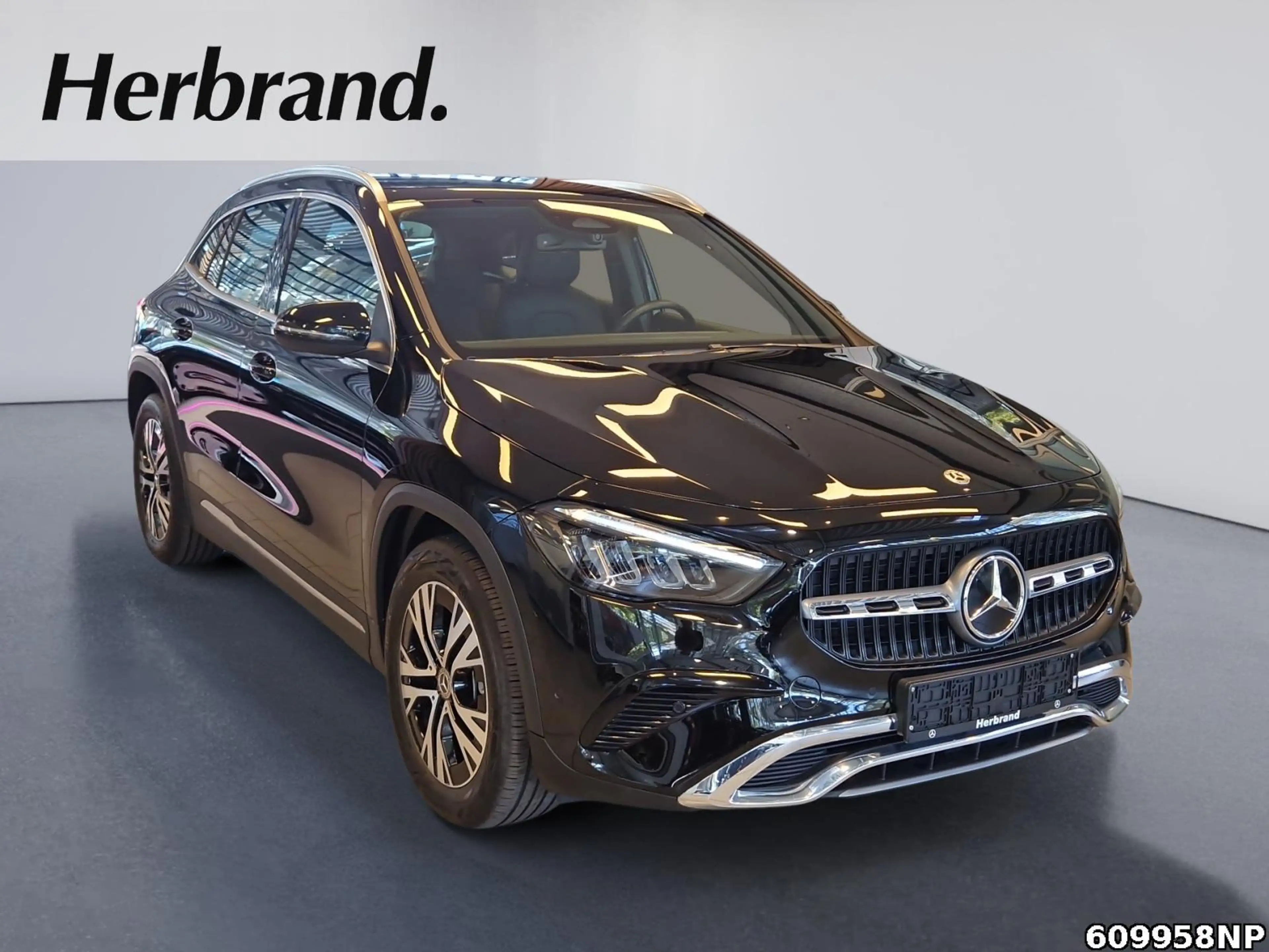 Mercedes-Benz GLA 200 Progressive  AHK Distronic LED Kamera — photo 2