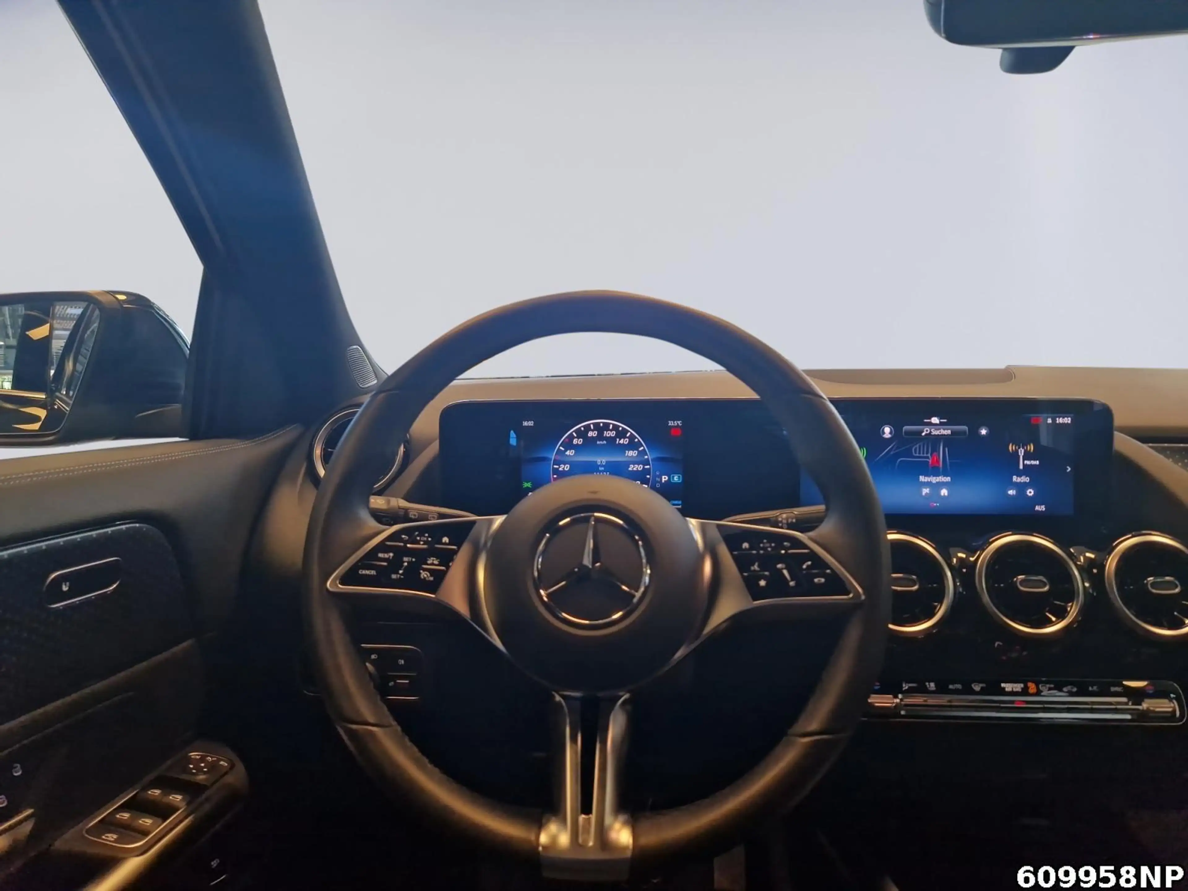 Mercedes-Benz GLA 200 Progressive  AHK Distronic LED Kamera — photo 10